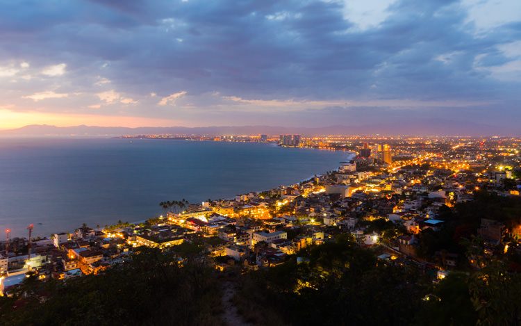 México Puerto Vallarta Vista de la bahía de noche