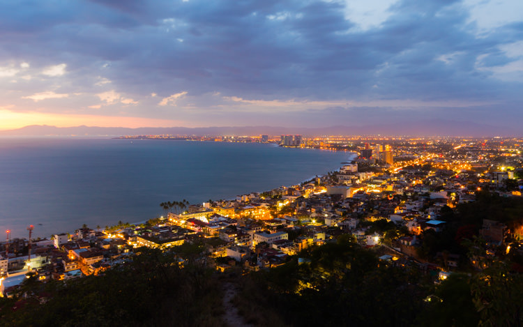 México Puerto Vallarta Vista de la bahía de noche